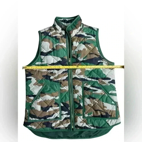 JCREW Mercantile Women’s Green CAMO Vest. Size Medium - Picture 7 of 8